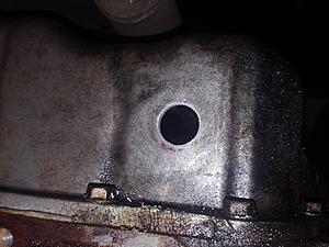 Messed up oil drain tap, Savalgable?-oil-drain-hole.jpg