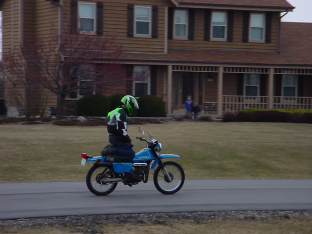 Name:  dirtbikekneel.jpg
Views: 51
Size:  43.0 KB