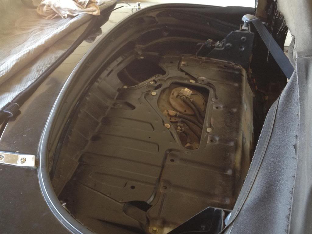 Name:  miatasofttop1.jpg
Views: 186
Size:  77.5 KB